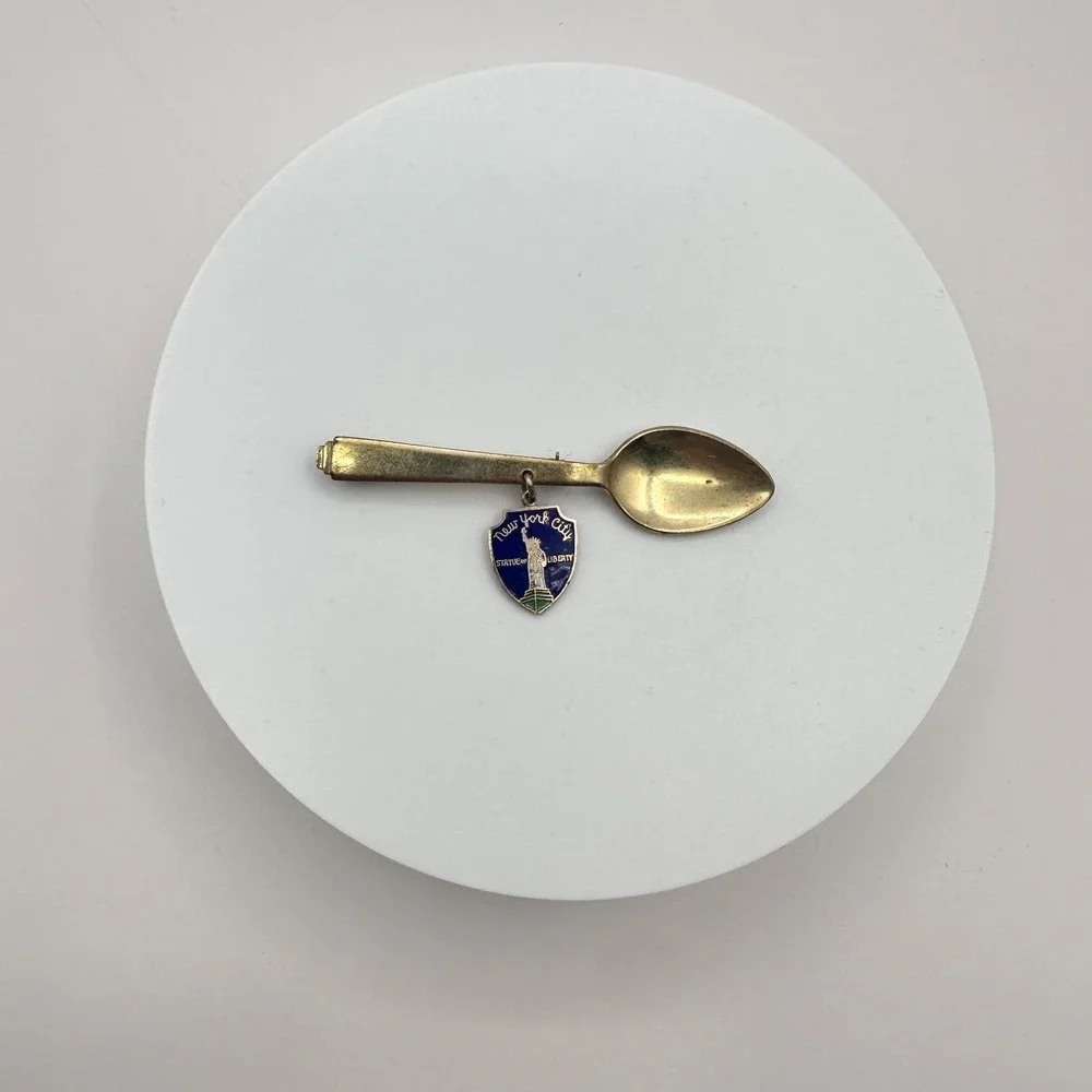 Vintage 90s AURAL New York City Spoon Brooch Pin Statue‎ of Liberty Enamel Charm
